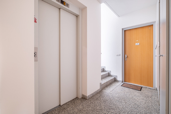 Chodba - Prodej bytu 2+kk v osobním vlastnictví 52 m², Praha 2 - Vinohrady