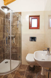 koupelna s WC - Prodej vinného sklepa 155 m², Roztoky