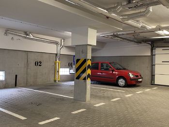 garážové stání - Pronájem bytu 1+kk v osobním vlastnictví 29 m², Plzeň