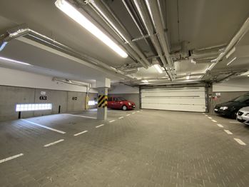 garážové stání - Pronájem bytu 1+kk v osobním vlastnictví 29 m², Plzeň