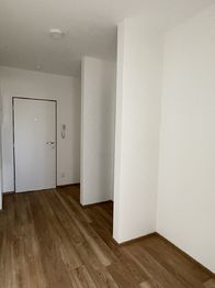 předsíň s prostorem pro vestavěné skříně - Prodej bytu 2+kk v osobním vlastnictví 53 m², Říčany