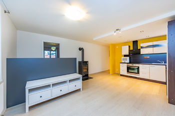 Obývací pokoj jiný pohled - Prodej bytu 3+kk v osobním vlastnictví 72 m², Týnec nad Sázavou