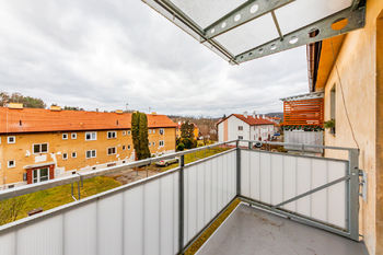 Balkon (zastřešený) - Prodej bytu 3+kk v osobním vlastnictví 72 m², Týnec nad Sázavou
