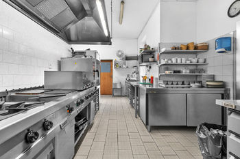 kuchyň - Prodej hotelu 872 m², Janské Lázně