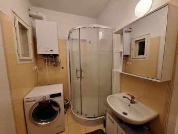 Koupelna - Prodej bytu 2+kk v osobním vlastnictví 42 m², Brno