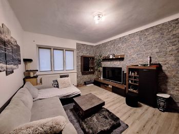 Obývací pokoj s kuchyňským koutem  - Prodej bytu 2+kk v osobním vlastnictví 42 m², Brno 