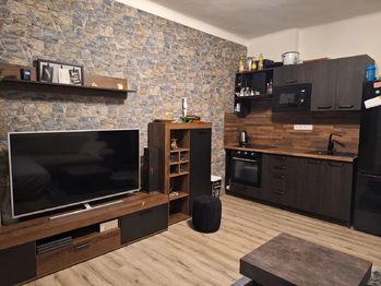 Obývací pokoj s kuchyňským koutem  - Prodej bytu 2+kk v osobním vlastnictví 42 m², Brno