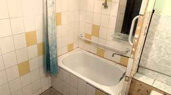 koupelna - Prodej bytu 2+kk v osobním vlastnictví 40 m², Benátky nad Jizerou