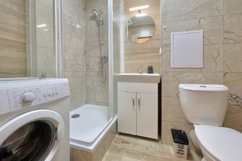 inspirace-koupelna s toaletou po rekonstrukci - Prodej bytu 2+kk v osobním vlastnictví 40 m², Benátky nad Jizerou