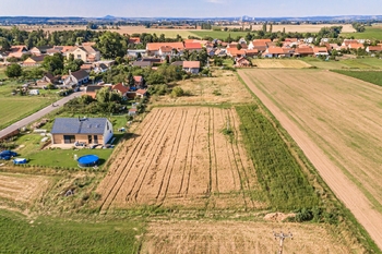 Prodej pozemku 8247 m², Hostín u Vojkovic