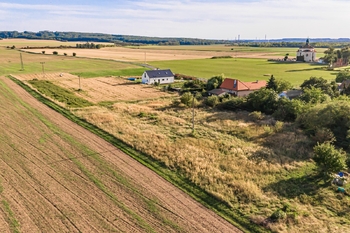 Prodej pozemku 8247 m², Hostín u Vojkovic
