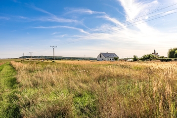 Prodej pozemku 8247 m², Hostín u Vojkovic