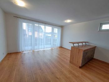 pokoj - Pronájem bytu 1+kk v osobním vlastnictví 36 m², Hluboká nad Vltavou