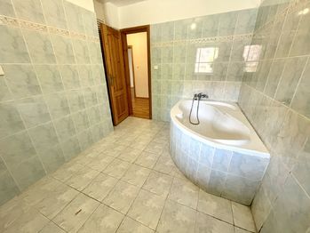 Koupelna s WC - Pronájem bytu 3+1 v osobním vlastnictví 126 m², Radomyšl