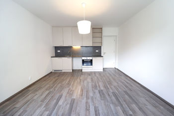 Obývací pokoj + kuchyně - Pronájem bytu 2+kk v osobním vlastnictví 50 m², Praha 4 - Nusle
