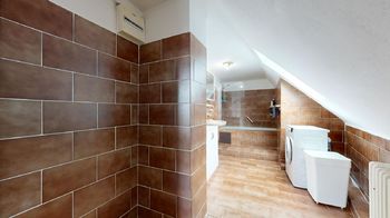 Koupelna - Prodej domu 267 m², Praha 9 - Horní Počernice