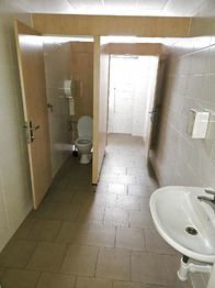 sociální zařízení pacienti ženy + WC invalidé - Pronájem komerčního prostoru 70 m², Ostrava