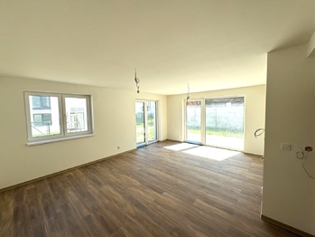 obývací pokoj - Prodej bytu 5+kk v osobním vlastnictví 110 m², Mukařov