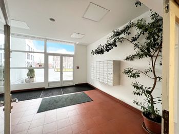 Prodej bytu 2+1 v osobním vlastnictví 41 m², Praha 10 - Strašnice