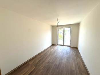pokoj - současný stav - Prodej domu 110 m², Mukařov