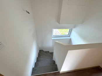 schodiště - současný stav - Prodej domu 110 m², Mukařov