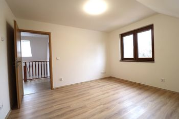 1. pokoj v patře - Pronájem domu 160 m², Horoměřice