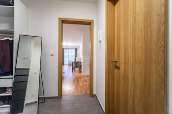 Prodej bytu 1+kk v osobním vlastnictví 51 m², Praha 3 - Strašnice
