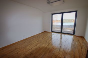 obývací pokoj - Prodej bytu 2+kk v osobním vlastnictví 69 m², Černá v Pošumaví