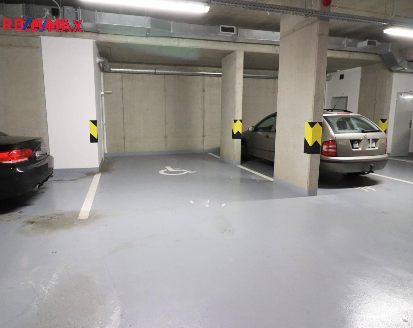 Pronájem garážového stání 16 m², Praha 5 - Hlubočepy