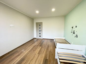 Prodej bytu 3+1 v osobním vlastnictví 77 m², Huzová