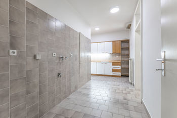 Pronájem bytu 4+1 v osobním vlastnictví 247 m², Praha 7 - Troja