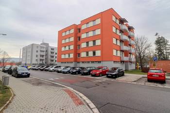 Pohled na dům - Pronájem bytu 1+kk v osobním vlastnictví 32 m², Strakonice
