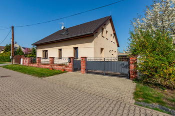 Prodej domu 199 m², Hovorčovice