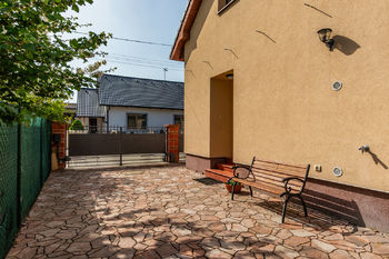 Prodej domu 199 m², Hovorčovice