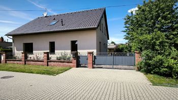 Prodej domu 199 m², Hovorčovice