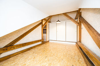 Ložnice s vestavnou skříní  - Prodej bytu 2+kk v osobním vlastnictví 48 m², Ústí nad Labem