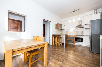 Kuchyně s jídelnou - Prodej bytu 1+1 v osobním vlastnictví 47 m², Ústí nad Labem