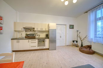 Obývací pokoj s kuchyňským koutem - Pronájem bytu 2+kk v osobním vlastnictví 60 m², Poděbrady 