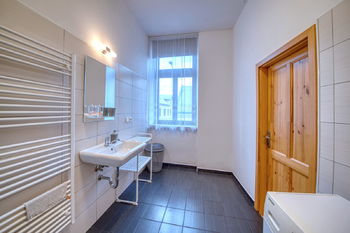 Koupelna s WC - Pronájem bytu 2+kk v osobním vlastnictví 60 m², Poděbrady