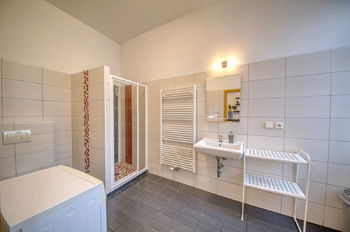 Koupelna s WC - Pronájem bytu 2+kk v osobním vlastnictví 60 m², Poděbrady