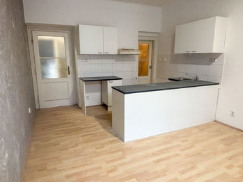 Obývací pokoj s kuchyní - Prodej bytu 4+1 v osobním vlastnictví 122 m², Praha 2 - Vyšehrad