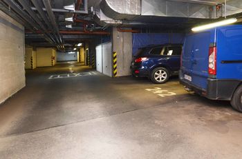 Pronájem garážového stání 17 m², Praha 5 - Hlubočepy