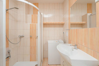 koupelna - Prodej domu 80 m², Bechlín