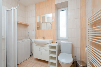 koupelna a wc - Prodej domu 80 m², Bechlín