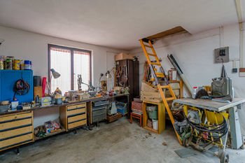 garáž - Prodej domu 80 m², Bechlín