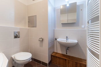 koupelna - Pronájem bytu 2+kk v osobním vlastnictví 50 m², Praha 5 - Zličín