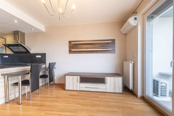 obývací pokoj je slunný a prostorný - Pronájem bytu 2+kk v osobním vlastnictví 50 m², Praha 5 - Zličín