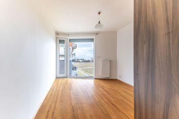 ložnice je světlá a příjemná - Pronájem bytu 2+kk v osobním vlastnictví 50 m², Praha 5 - Zličín