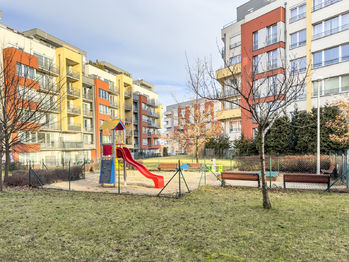 dětské hřiště v okolí - Pronájem bytu 2+kk v osobním vlastnictví 50 m², Praha 5 - Zličín