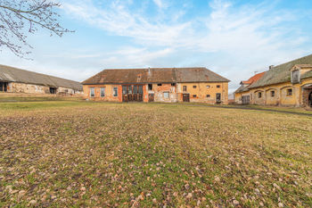 Prodej historického objektu 700 m², Ježovy